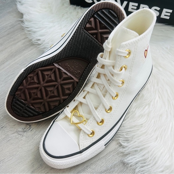 NWT Converse Chuck Taylor All Star Valentines Day High Top Vintage Women’s - Picture 4 of 9